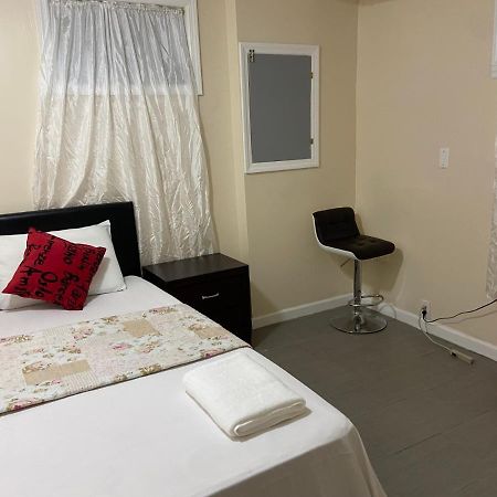 A Private Room In Queens New York City Exterior photo