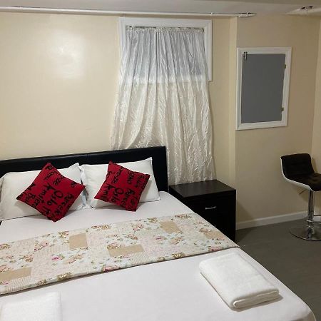 A Private Room In Queens New York City Exterior photo