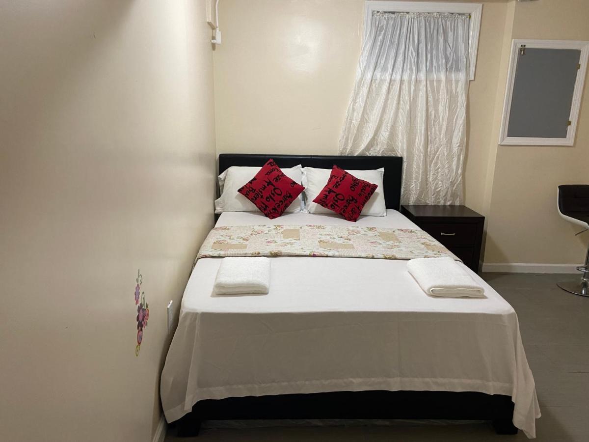 A Private Room In Queens New York City Exterior photo