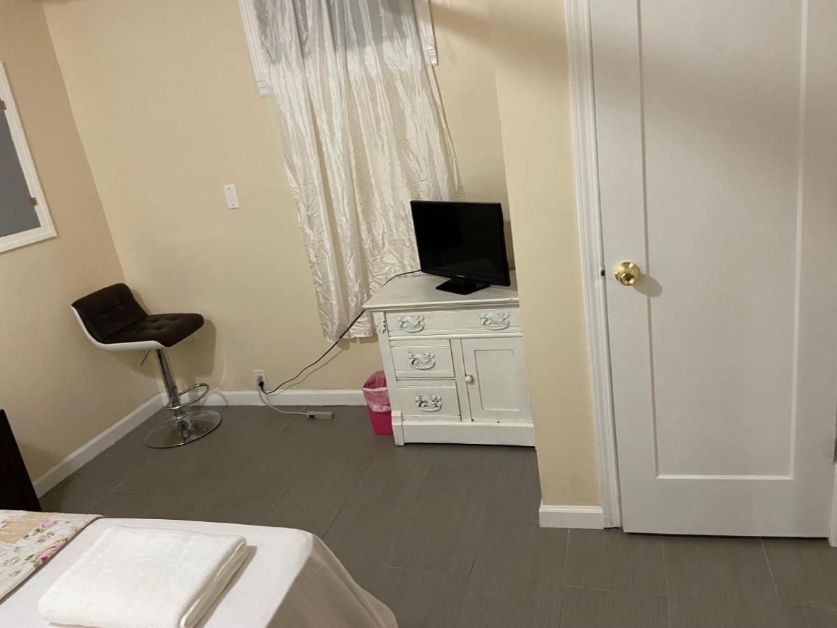 A Private Room In Queens New York City Exterior photo