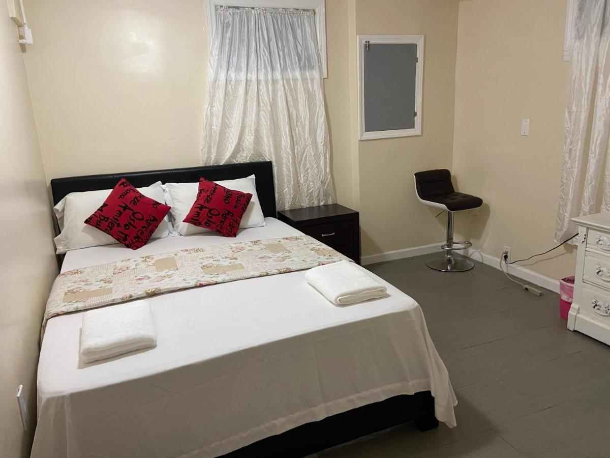 A Private Room In Queens New York City Exterior photo