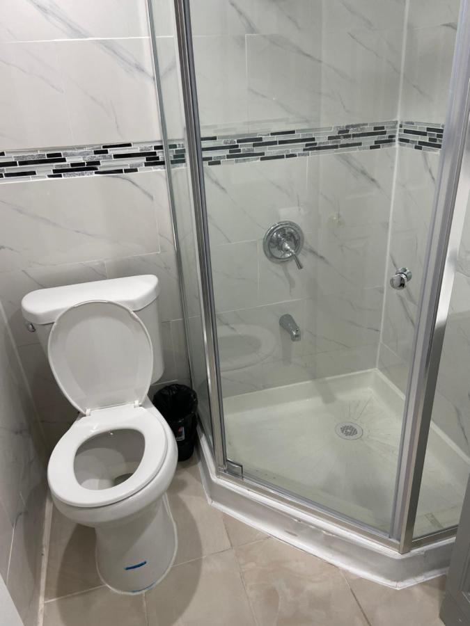 A Private Room In Queens New York City Exterior photo