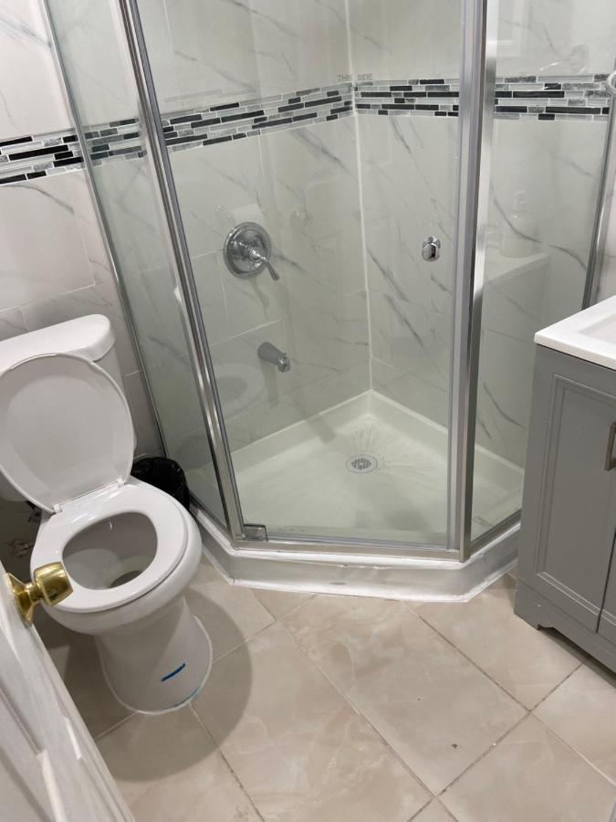 A Private Room In Queens New York City Exterior photo